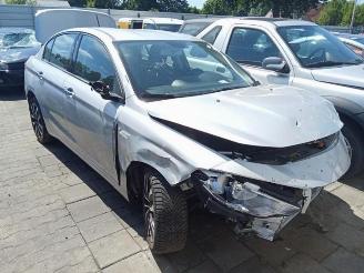 Salvage car Fiat Tipo Tipo (356S), Sedan, 2015 1.4 16V 2016