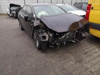 Vrakbiler auto Opel Astra Astra J (PD5/PE5), Sedan, 2012 1.4 Turbo 16V 2013/9
