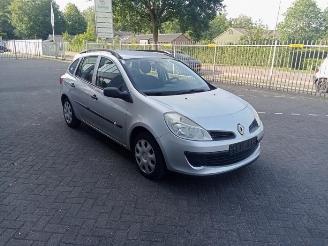 rozbiórka samochody osobowe Renault Clio Clio III Estate/Grandtour (KR), Combi, 2007 / 2014 1.2 16V 75 2008/10