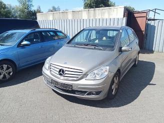 Vrakbiler auto Mercedes B-klasse B (W245), Hatchback, 2005 / 2011 2.0 B-200 CDI 16V 2007/10