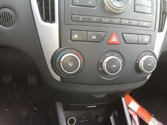 Kia Cee d Cee'd (EDB5), Hatchback 5-drs, 2006 / 2012 1.6 CVVT 16V picture 10