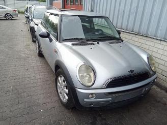 disassembly passenger cars Mini One  2001/10