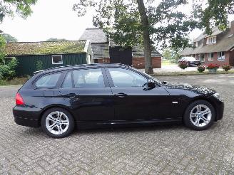 Unfallwagen BMW 3-serie 318I automaat station 2011/5