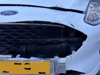 Ford Fiesta  picture 7