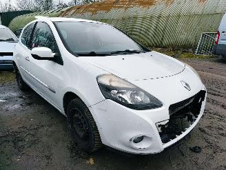 Vrakbiler auto Renault Clio 1.5 dCi Authentique 2011/1