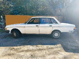 Salvage car Volvo 240 DL AUTOMATIC 1982/1