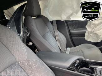 Toyota C-HR C-HR (X1,X5), SUV, 2016 2.0 16V Hybrid picture 20