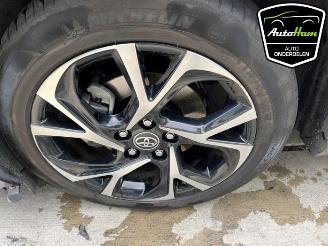 Toyota C-HR C-HR (X1,X5), SUV, 2016 2.0 16V Hybrid picture 17