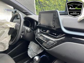 Toyota C-HR C-HR (X1,X5), SUV, 2016 2.0 16V Hybrid picture 22