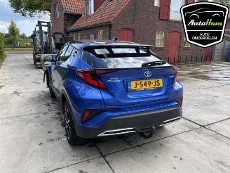 Toyota C-HR C-HR (X1,X5), SUV, 2016 2.0 16V Hybrid picture 10