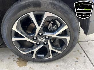 Toyota C-HR C-HR (X1,X5), SUV, 2016 2.0 16V Hybrid picture 12