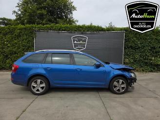 krockskadad bil bedrijf Skoda Octavia Octavia Combi (5EAC), Combi 5-drs, 2012 / 2020 1.6 TDI Greenline 16V 2014/5