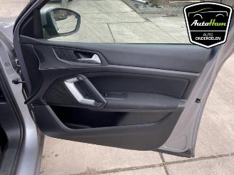 Peugeot 308 308 SW (L4/L9/LC/LJ/LR), Combi 5-drs, 2014 / 2021 1.2 12V e-THP PureTech 130 picture 29