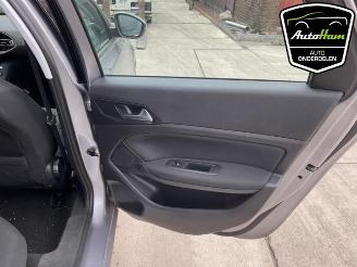 Peugeot 308 308 SW (L4/L9/LC/LJ/LR), Combi 5-drs, 2014 / 2021 1.2 12V e-THP PureTech 130 picture 30