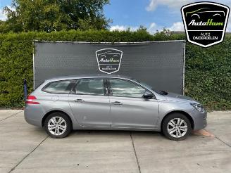 uszkodzony maszyny Peugeot 308 308 SW (L4/L9/LC/LJ/LR), Combi 5-drs, 2014 / 2021 1.2 12V e-THP PureTech 130 2015/3