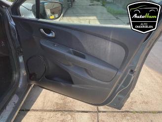 Renault Clio Clio IV Estate/Grandtour (7R), Combi 5-drs, 2012 / 2021 0.9 Energy TCE 90 12V picture 28