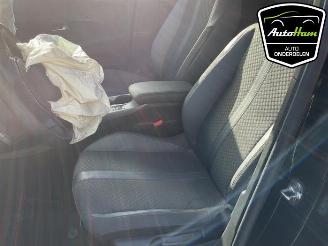 Peugeot 2008 2008 (UD/UK/UR/US/UX), MPV, 2019 1.2 VTi 12V PureTech 100 picture 10