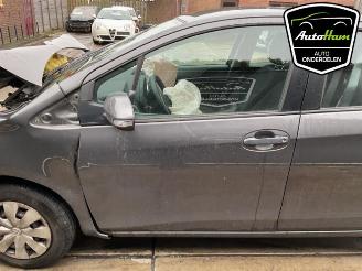 Toyota Yaris Yaris III (P13), Hatchback, 2010 / 2020 1.0 12V VVT-i picture 6