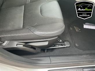 Volvo V-40 V40 (MV), Hatchback 5-drs, 2012 / 2019 1.6 T2 GTDi 16V picture 24