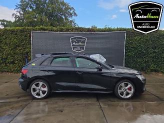 Coche siniestrado Audi A3 A3 Sportback (8YA), Hatchback 5-drs, 2019 1.5 45 TFSIe 16V 2026/4