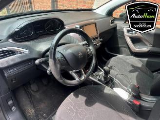 Salvage car Peugeot 2008 2008 (CU), MPV, 2013 / 2019 1.2 Vti 12V PureTech 82 2014/4