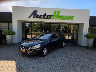 Unfallwagen Volvo V-60 1.6 T4 16V Combi/o  Benzine 1.596cc 132kW (179pk) FWD 2010-09/2015-12 (FW48) B4164T 2011/1