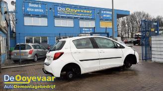 Vrakbiler auto Toyota Yaris Yaris III (P13), Hatchback, 2010 / 2020 1.0 12V VVT-i 2015/12