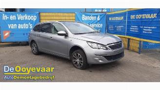 Coche siniestrado Peugeot 308 308 SW (L4/L9/LC/LJ/LR), Combi 5-drs, 2014 / 2021 1.2 12V e-THP PureTech 130 2015/3