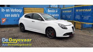 Salvage car Alfa Romeo Giulietta Giulietta (940), Hatchback, 2010 / 2020 1.4 TB 16V MultiAir 2018/10