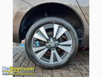 Nissan Leaf Leaf (ZE0), Hatchback, 2010 / 2017 Leaf picture 4