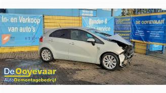 Vrakbiler auto Kia Rio Rio III (UB), Hatchback, 2011 / 2017 1.2 CVVT 16V 2012/2