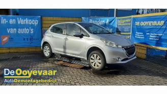 Coche siniestrado Peugeot 208 208 I (CA/CC/CK/CL), Hatchback, 2012 / 2019 1.2 Vti 12V PureTech 82 2012/10
