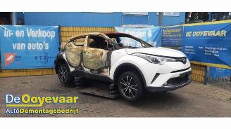 Salvage car Toyota C-HR C-HR (X1,X5), SUV, 2016 1.8 16V Hybrid 2019/1