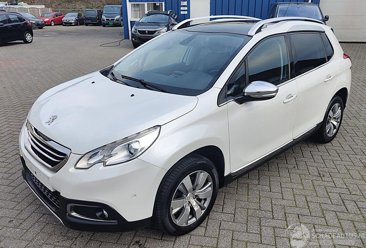 Peugeot 2008 Peugeot 2008 Allure 1,6 panodak navigatie