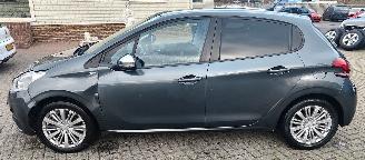 Peugeot 208 Peugeot 208 BlueHDi 100 Style picture 2