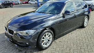 Vaurioauto  passenger cars BMW 3-serie BMW 318 3 Touring 318 i Advantage 2019/10