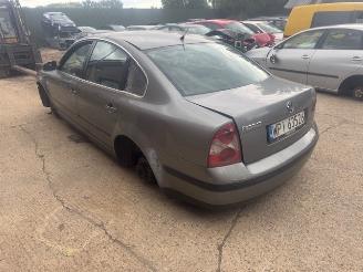 Salvage car Volkswagen Passat  2003/1