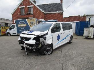 krockskadad bil bedrijf Peugeot Expert AMBULANCE 2022/6