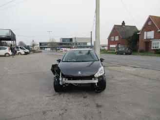 Damaged car Peugeot 208  2019/2