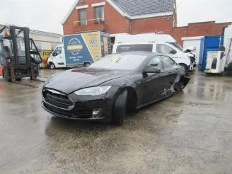 uszkodzony samochody osobowe Tesla Model S TYPE 85 2013/12