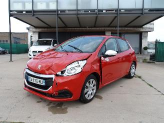 Damaged car Peugeot 208  2018/5