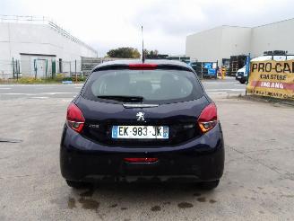 Peugeot 208  picture 7