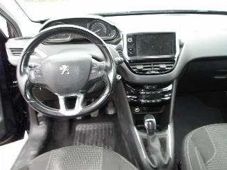 Peugeot 208  picture 19