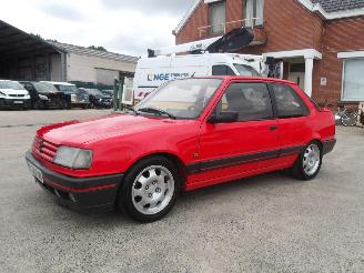 Damaged car Peugeot 309 GTI 1991/7