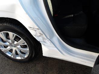Peugeot 208  picture 14