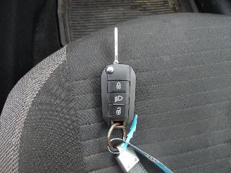Peugeot 208  picture 28