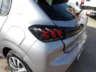 Peugeot 208  picture 13