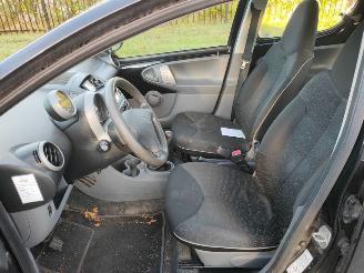 Peugeot 107 1.0 5 deurs airco picture 3