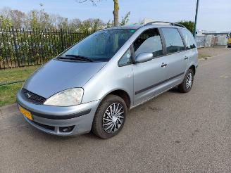 krockskadad bil auto Ford Galaxy 2.0 BENZINE 6 PERSOONS, AIRCO 2003/7