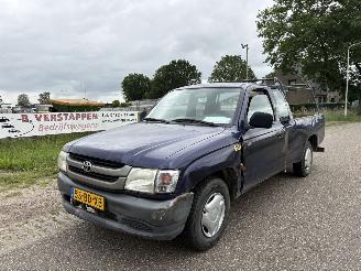 damaged commercial vehicles Toyota Hilux 2.5 d4-d 90 extra, open laadbak / pick-up 137,000 km N.A.P. 2002/6